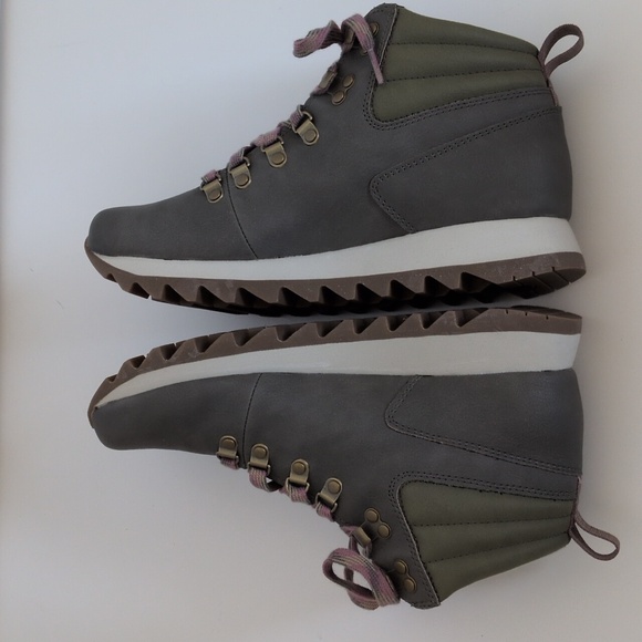NWOT Merrell Alpine Hiking Boot - Olive - 9 - Picture 7 of 9